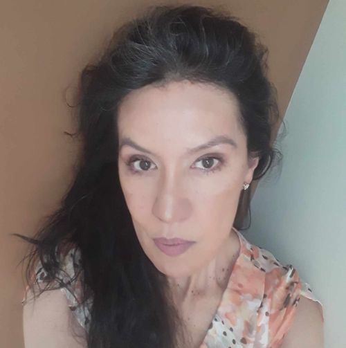 Foto de la poeta Ruth Ana López Calderón
